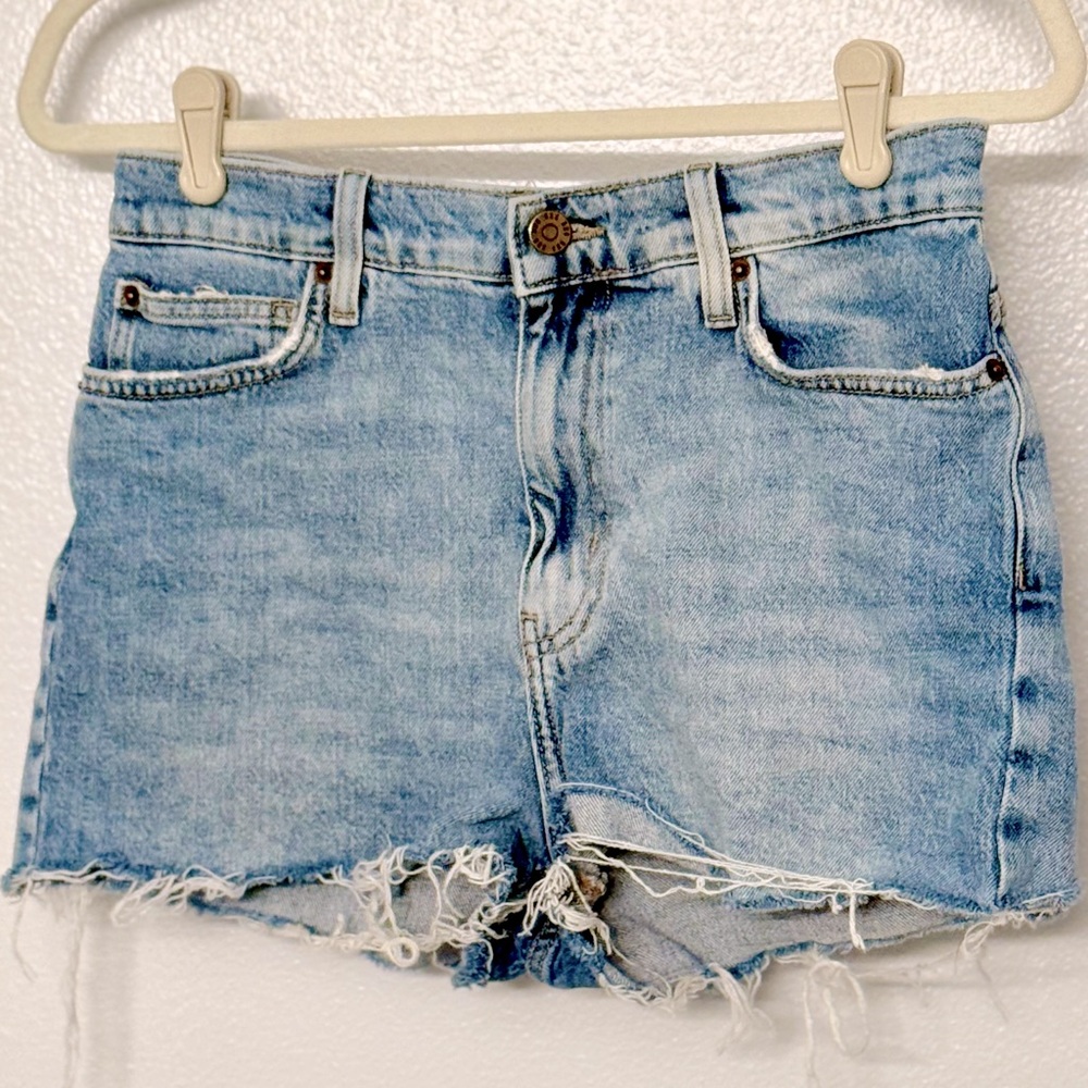 BDG Urban Outfitters Girlfriend Short High Rise Lt Wash‎ Denim Frayed Hem Sz 28